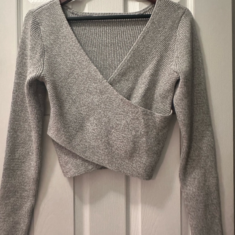 Abercrombie & Fitch Gray Wrap V-Neck Sweater